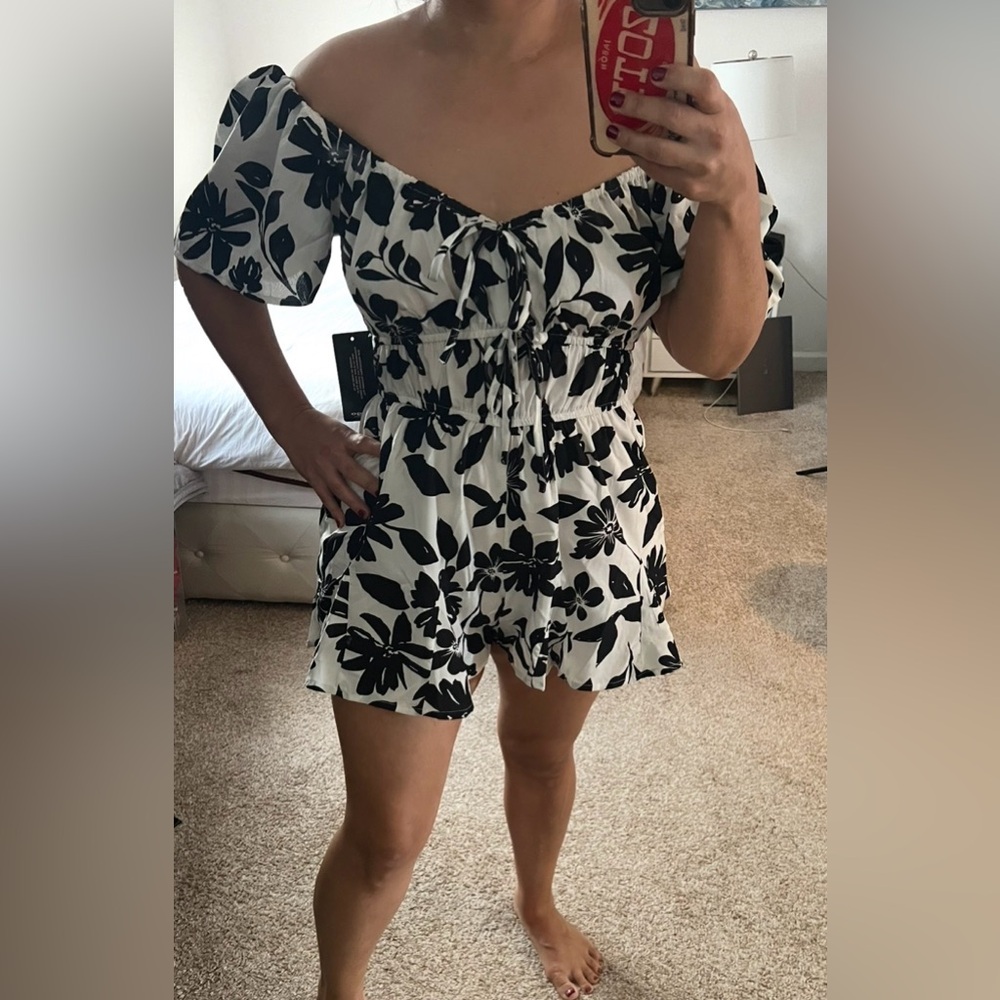 Blush floral Women's romper Size‎ Large